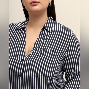 🌙 B25- Pennington’s Women's navy striped Buttoned-Down Tunic Blouse